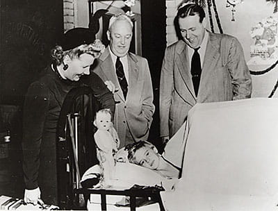 Ruth Lyons visits Cincinnati Children's in 1939.